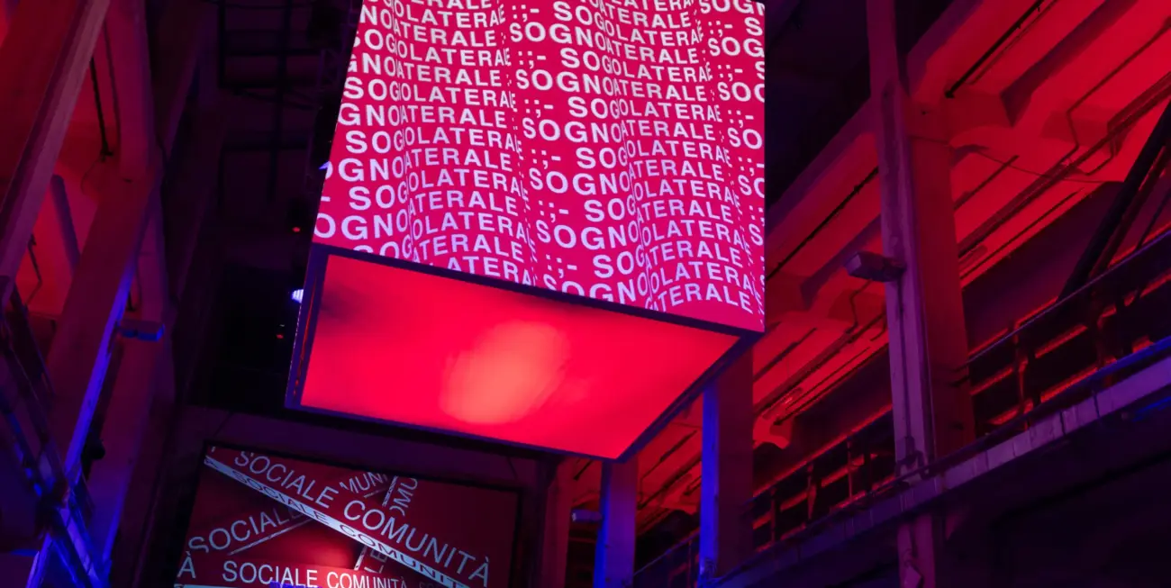 Soluzioni modulari, palchi, strutture e decorazioni personalizzate.