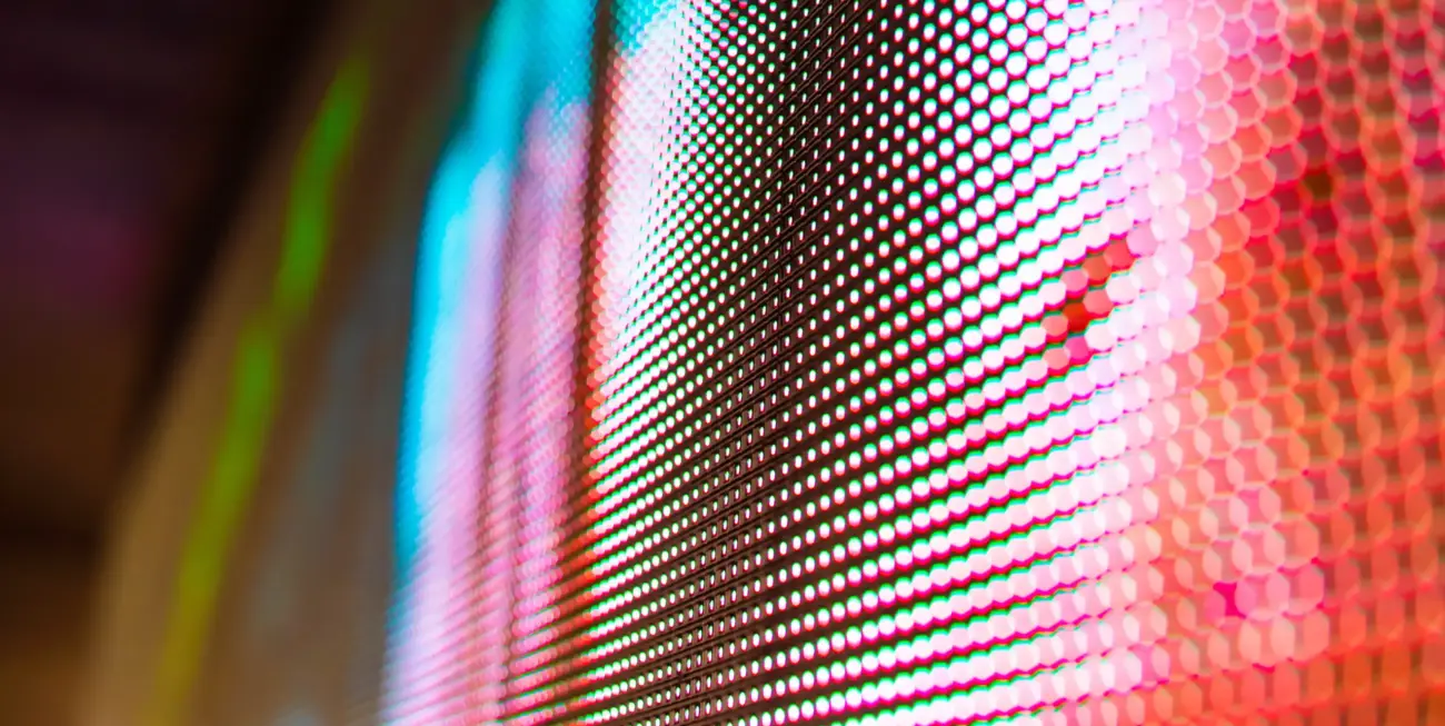 Ledwall indoor/outdoor, schermi modulari e proiezioni panoramiche.