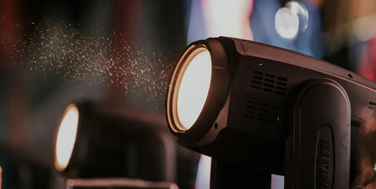 Illuminazione teatrale, architetturale e LED per creare atmosfere unich.